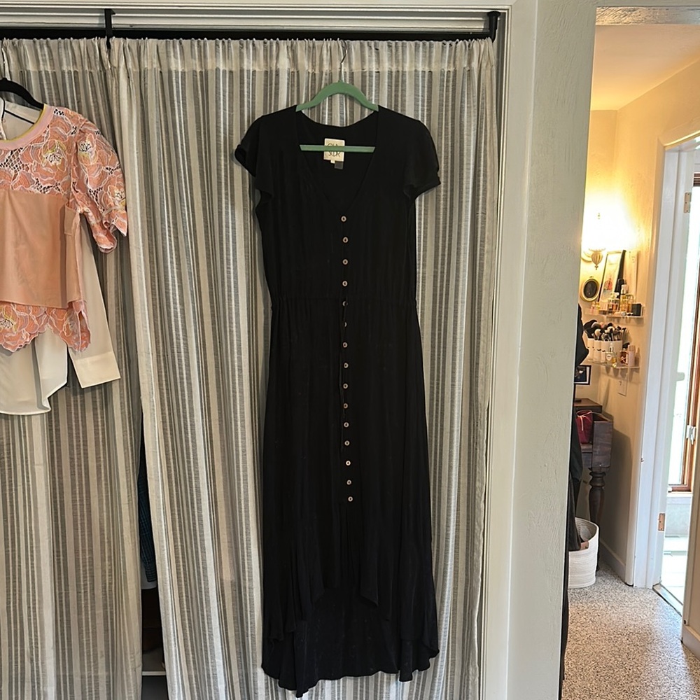 CHASER size M Black Button-Down Midi hi-lo Dress